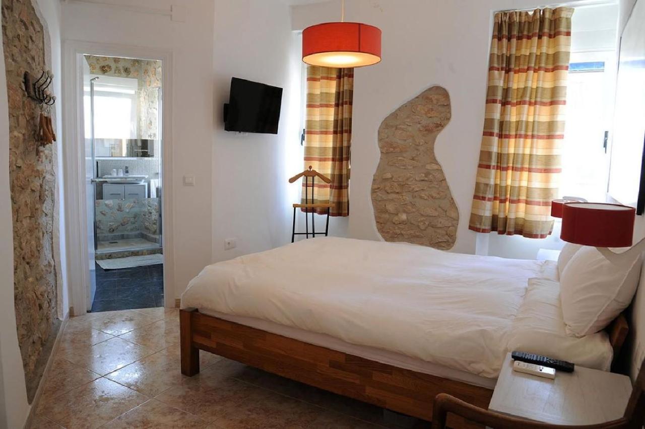 Subirats Perello Motel